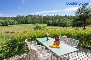 Well-Located Cottage Offering Peace, Nature And Spacious Outdoor Areas - Image 4