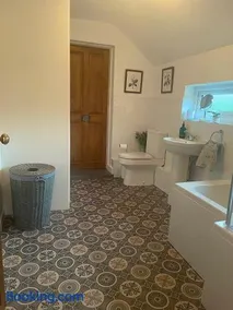 Village Cottage 5 minutes to Alton Towers - Image 2
