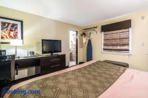 Econo Lodge Rutland City near Hwy 7 - Image 3