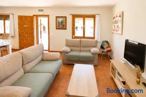 Cómodo y coqueto chalet con jardín en Argoños - Image 3