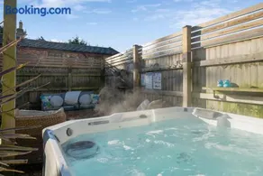 Countryside Barn with Hot Tub in New Forest - Image 3
