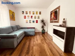 Café Lounge - Image 1