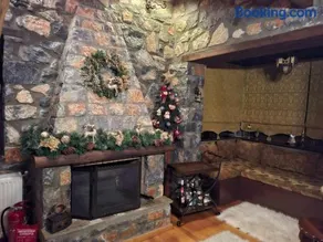 Blessings Chalet στον Παλαιό Άγιο Αθανάσιο με Τζάκι, Barbeque, μεγάλη αυλή και υπέροχη θέα - Image 4