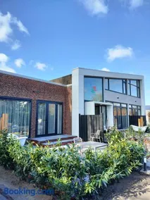Blom studio's - Image 1