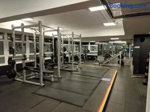 Castle Townhouse Kenilworth - Private Parking - 24 Hr Gym Access - Town Centre - Image 4