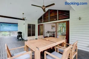 Sandalwood 50m to beach - Image 4