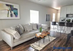 Family-Friendly 3BR Townhome - Image 1