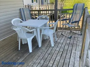 Mobil home confortable avec terrasse pour 4 personnes - API-1-52-583 - Image 1