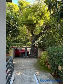Small Gem Studio Athens, next to metro nomismatokopeio - Image 1