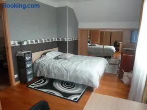 Chambre Coquette - Image 1