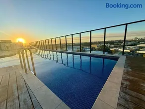 City, Airport Train and Roof Pool - Free Parking - Image 1