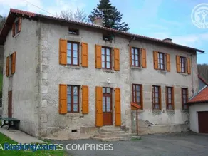Gîte convivial avec jardin, accepte animaux, idéal pour nature et randonnées en Auvergne - Image 1