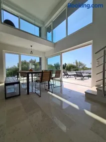 Luxusvilla in Kroatien mit Pool und Meerblick - Image 1