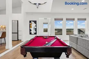 The Iron Cactus 10 acres villa near Austin w Sauna and Pool table - Image 1