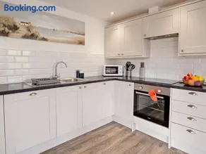 3 Bed in Newport oc-90246 - Image 4