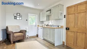 Devon, Sleeps 5, beaches, dog friendly, log burner - Image 5