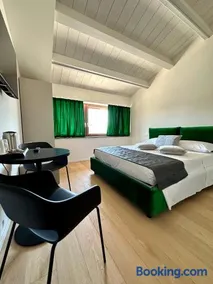 C House Rooms Lake - Image 4