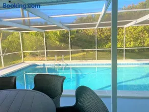 Beautiful Modern Home in Jensen Beach with Heated Pool Near Downtown and Beaches - Image 3