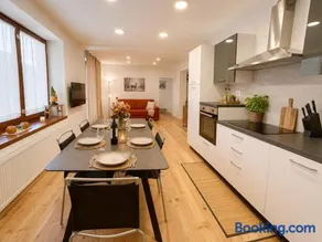 Haydn Lodge Garden & Terrace Apartment - Image 1