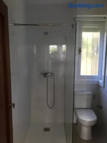 Casa con Jardín con 2 alojamientos, con jardines no compartidos y aparcamiento privado - Image 2