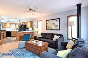 Spacious A-Frame Family Beach Getaway - Sleeps 8 - Image 2