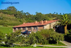 Apartamentos la Roblera - Image 1