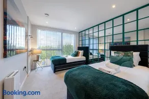 2 Bedroom Flat Sleeps up to 6 with Balcony by Elevate Living Estates Short Lets - Image 2