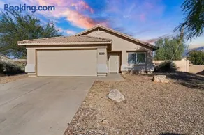 4 Bedroom Retreat in the Heart of Oro Valley - Image 1