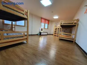 Hooni Guest House & Motel - Image 1