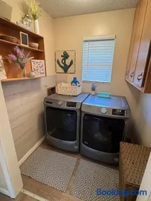 Freshly Remodeled 2 Bedroom Retreat - Image 2