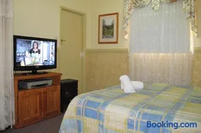 Cedar Lodge Cabins - Image 3