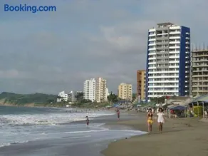 Lindo departamento en Tonsupa, Cerca al mar - Image 2