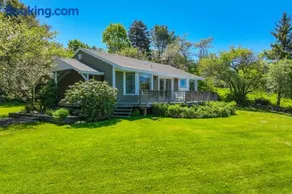 Dog-friendly bayfront home close to Rockland with water view - snowbirds welcome - Image 1