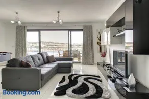 Water's Edge Apartment - Image 1