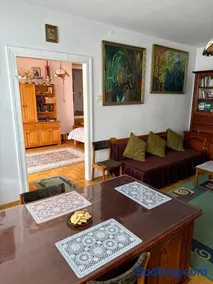 Perfect Remote-Workplace in Sunny Apartment - Image 1