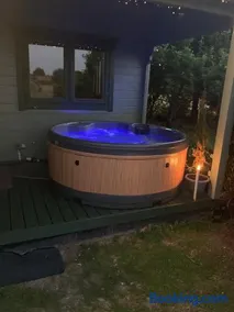 Cosy 2 BR cabin on coast private hot tub ' Driftwood ' - Image 4