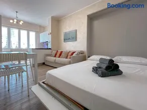Close to the Beach with WiFi & AC by Host Hero - Image 3