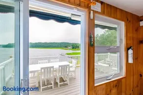 Spacious 3BR Sunset Island Beach House - Image 5