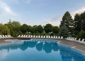 Hipodruma Resort & Pool - Image 2