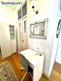 Alfama Modern Cosy Home - Image 3
