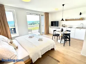 Monte Panorama Apartment - Private Outdoor Parking - Image 1
