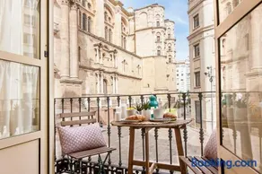Malaga Center Flat Cathedral - Image 1