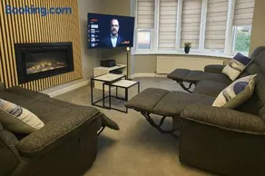 Aldwych house, For Holidays, Contractors & Relocation, Free Parking & Wi-Fi - Image 3