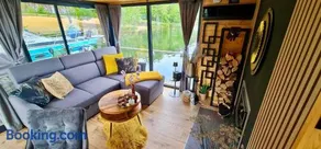 Design Hausboot am See bei Berlin mit Sauna und Kamin - Image 2