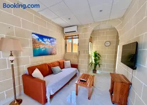 Sunny Xlendi Apartment with Terrace & Balcony - Image 1