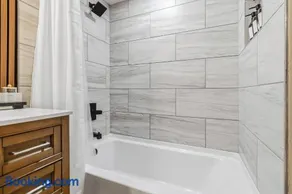 Private Double Room with Private Bathroom - Image 4