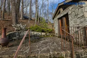 Chateau DuMont Mountain Views Hot Tub & Pet Friendly - Image 4