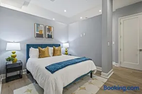 Trendy 1BR w 10ft Ceilings FREE Parking Pet Friendly - Image 1