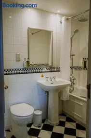 Luttrell Arms - Image 4