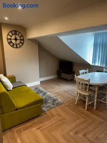 Stylish and Bright 1 Bedroom Flat - Image 4